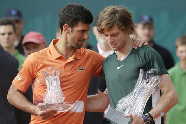 在足球比赛 在足球比赛