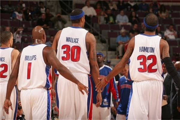 队员之间完 队员之间完