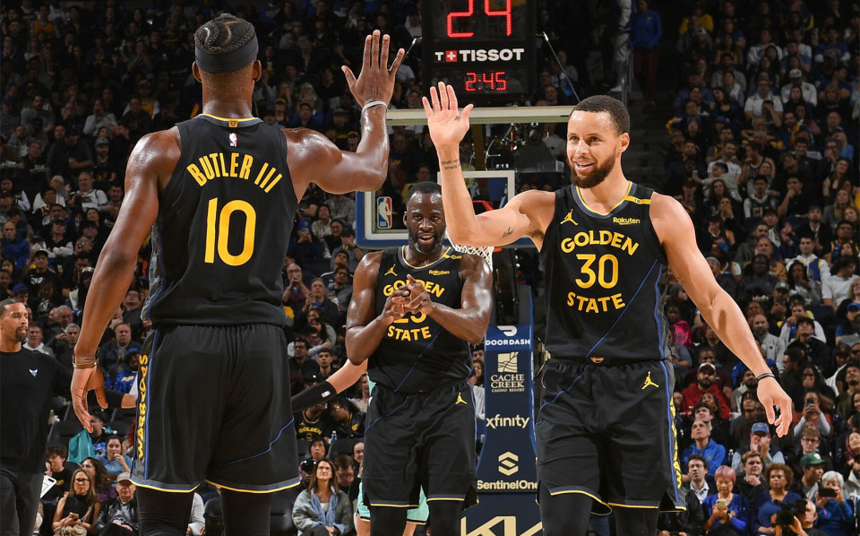 退后两步示 退后两步示